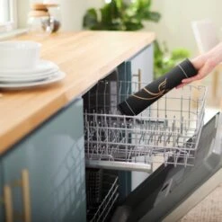 Frisco Silicone Fish Print Dog & Cat Food Mat, Black -Paws Joy Outlet Store 311953 PT5. AC SS1800 V1642543891