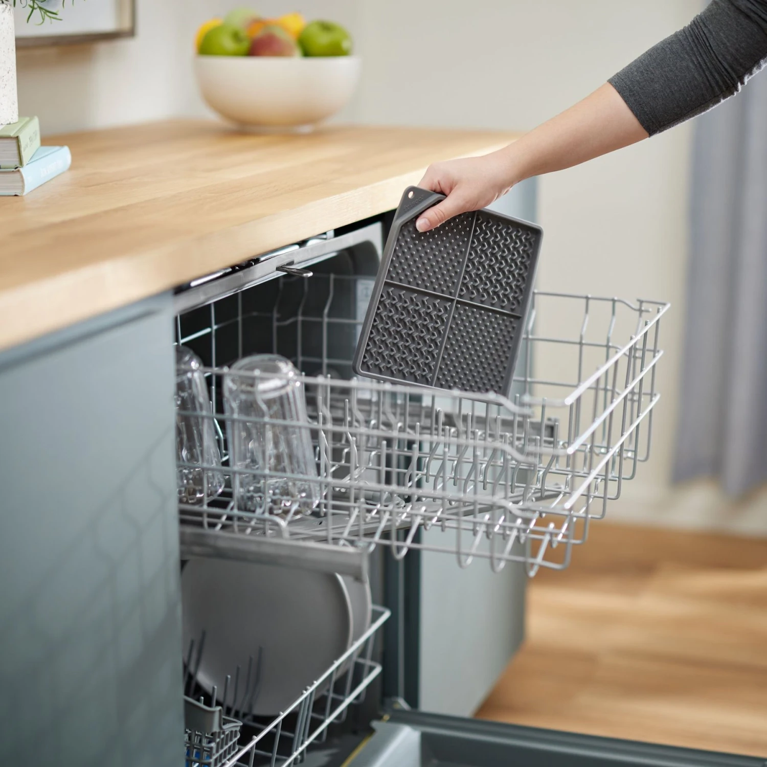 Frisco Non-skid Square Silicone Dog & Cat Lick Mat 5 Frisco Non-skid Square Silicone Dog & Cat Lick Mat - Image 5